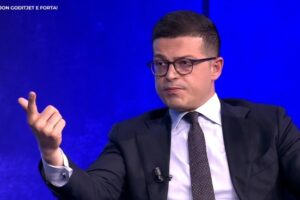 Ajo që po i ndodh