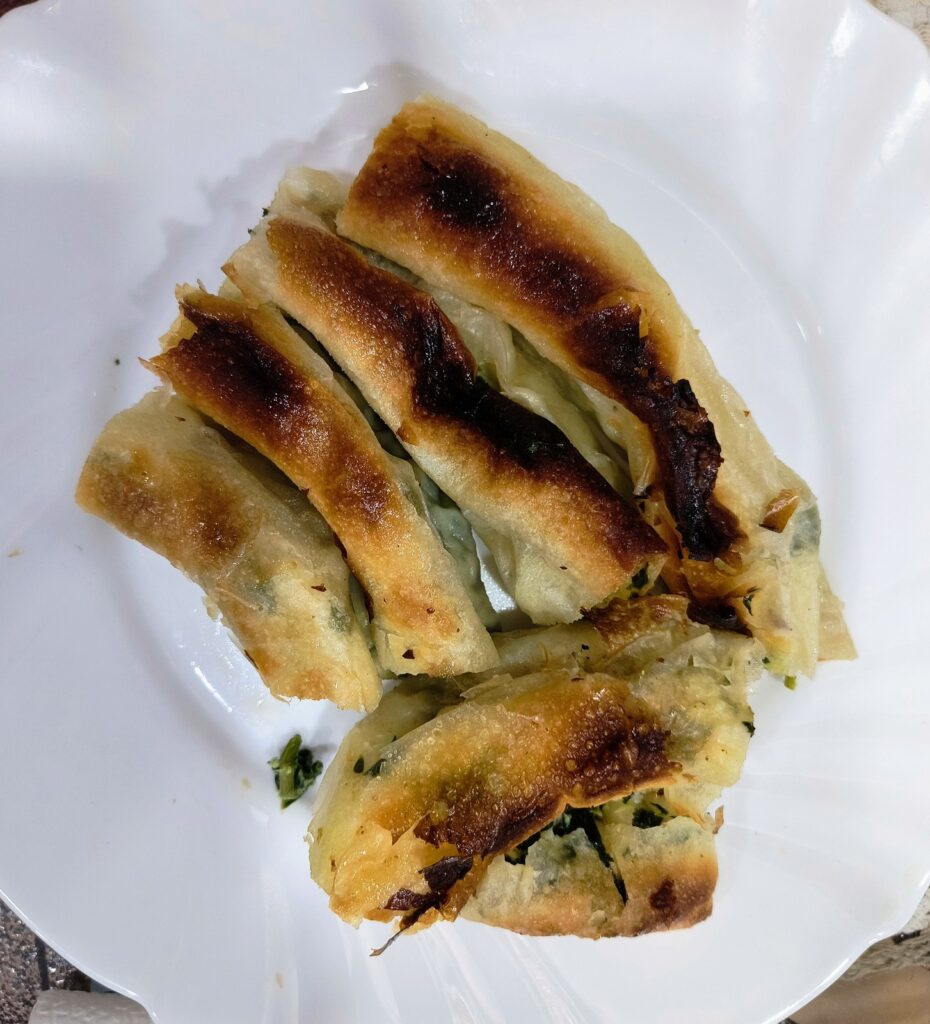 Zeljanica tradicionale ballkanike — byrek me spinaq  barëra të egra dhe djathë