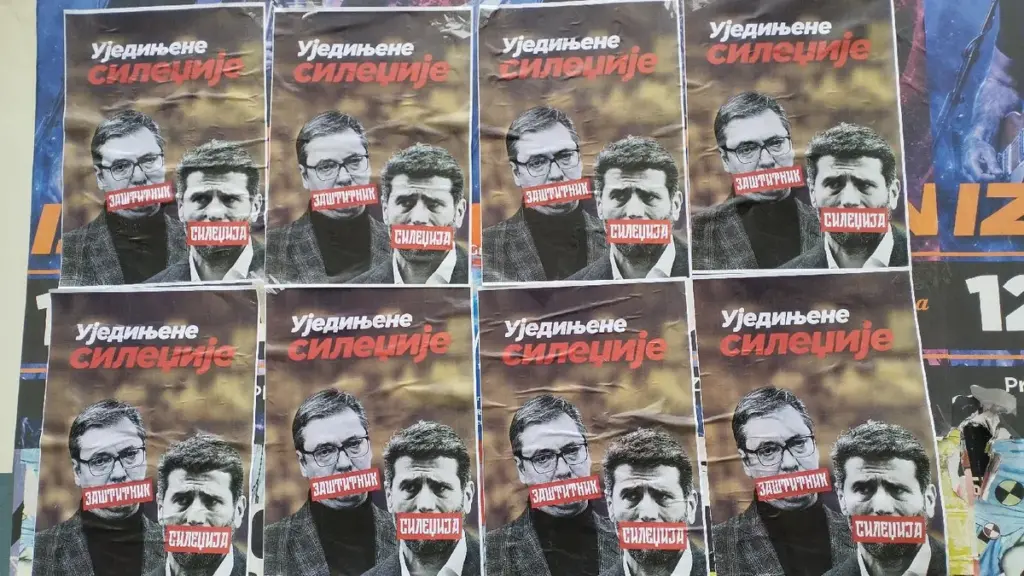 Beogradi mbulohet me postera «Ujedinjene siledžije»  Vuçiçi «mbrojtës»  Shapiçi «ngacmues»