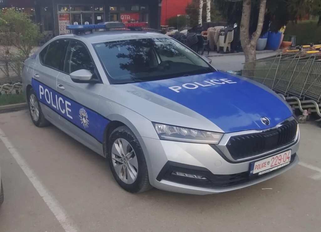 Arrestohet në Gjakovë i dyshuari që shkeli urdhrin mbrojtës ndaj bashkëshortes  dërgohet në mbajtje