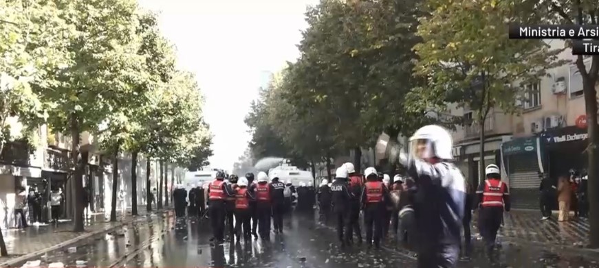 drejt Policisë