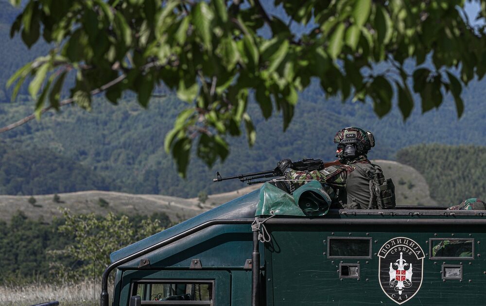 Pjesëtar i Njësisë Speciale Antiterroriste (SAJ) të Policisë së Serbisë gjatë një operacioni (foto ilustruese, DVIDS / domeni publik)