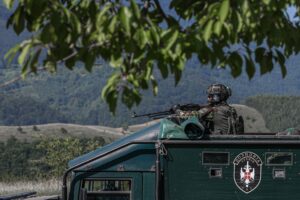 Pjesëtar i Njësisë Speciale Antiterroriste (SAJ) të Policisë së Serbisë gjatë një operacioni (foto ilustruese, DVIDS / domeni publik)