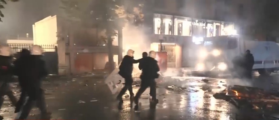 ujë e gaz