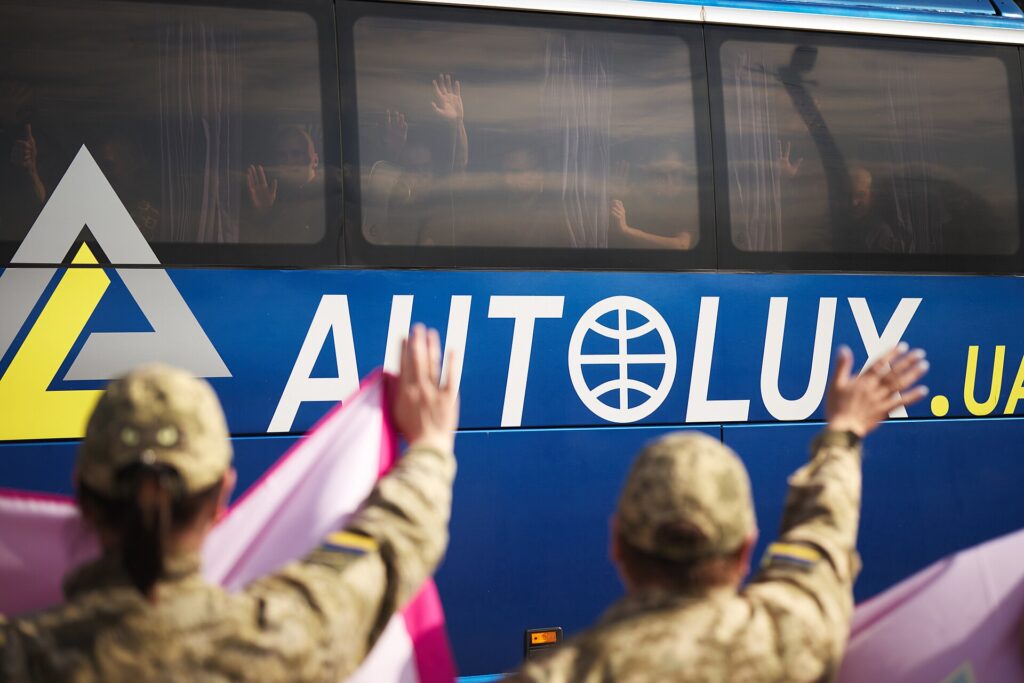 Luftëtari i  Azov  it Taras Zvarychuk kthehet nga robëria ruse  ku ishte dënuar me 29 vjet burg