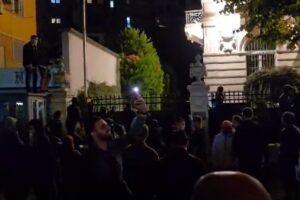 Dhuna e protestuesve nuk