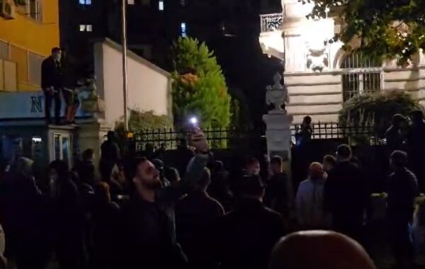 Dhuna e protestuesve nuk