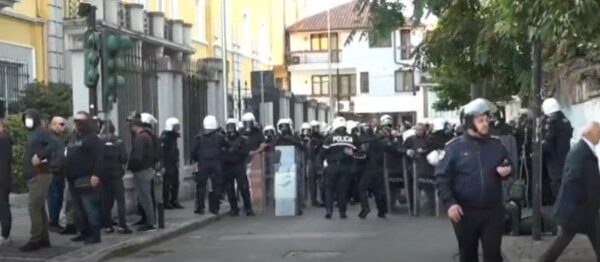 Këshillojini fëmijët të qëndrojnë larg