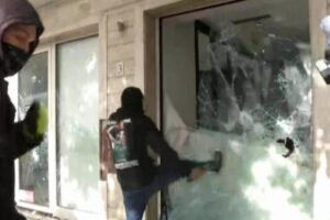 në Tiranë për të rrëzuar