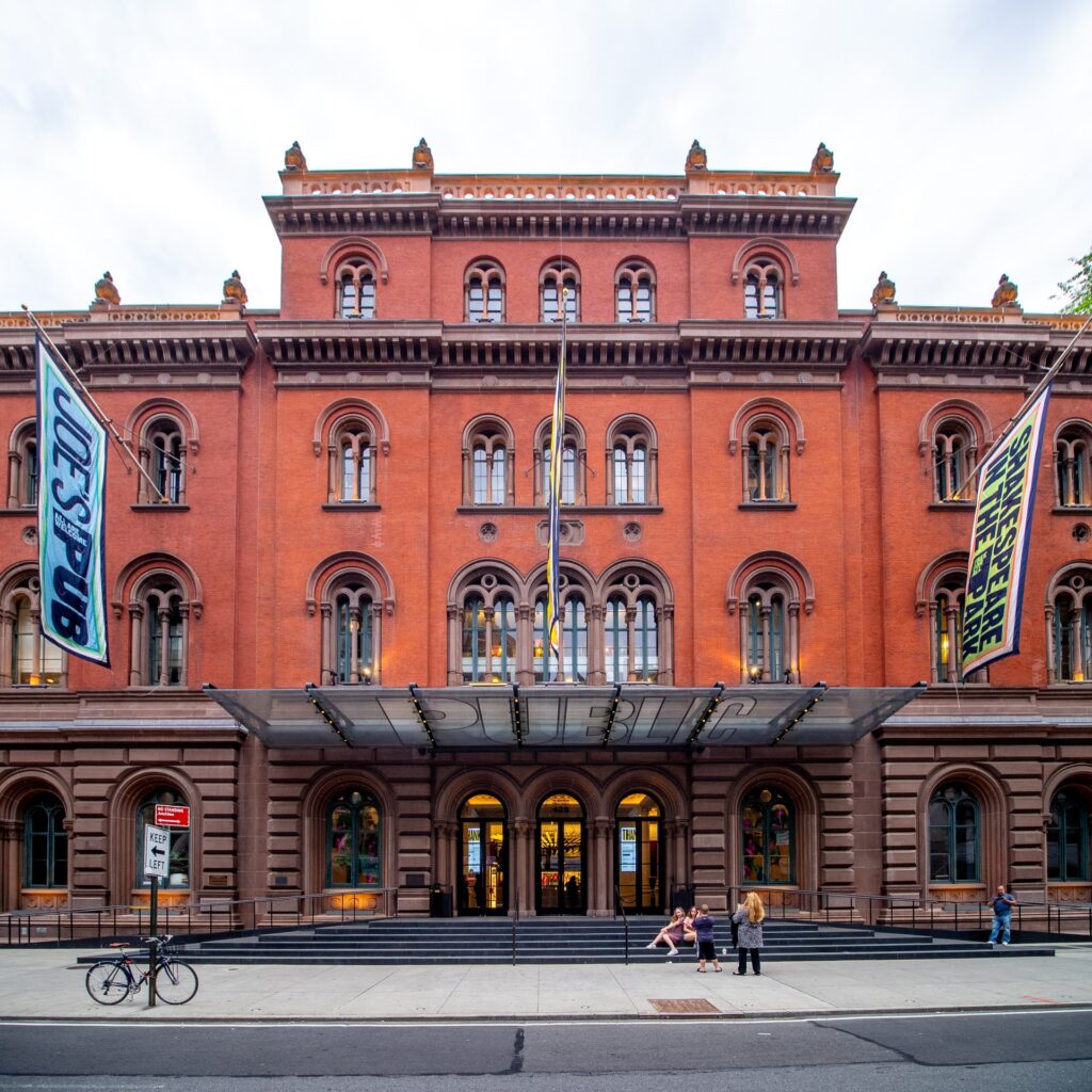 «The Curious Case of Benjamin Button» hap zyrtarisht perden në New York  premiera e Amerikës së Veriut në Public Theater