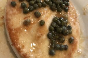 Pulë piccata me limon dhe kapri