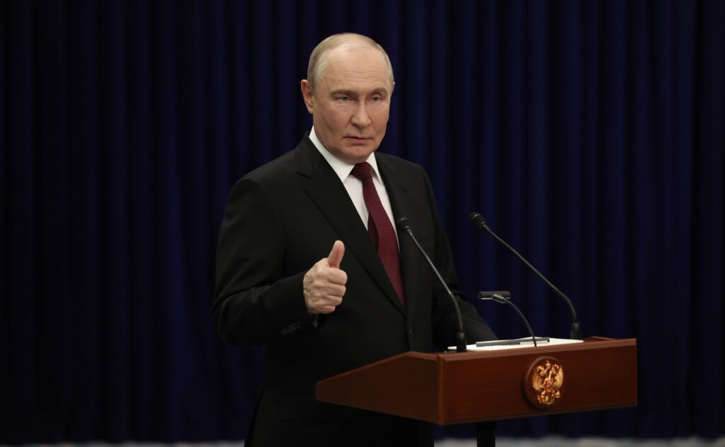 Miliarderët rusë financojnë mbi 1  të shpenzimeve shtetërore ruse me  donacione vullnetare  pas takimit me Putinin