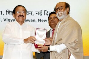 Rajinikanth, në foto arkiv nga ceremonia e çmimit Dadasaheb Phalke (foto: Wikimedia Commons, licencë GODL-India)