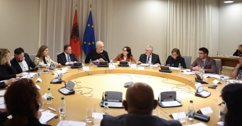 për kufizimin e rrjeteve sociale
