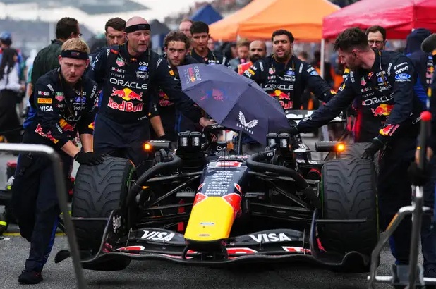  Formula e gabuar   Veturat s ndizeshin në lagështi  shtypi botëror kritik me garën në Sepang