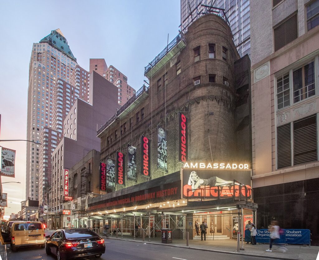 Reece Weaver zgjat sërish qëndrimin në «Chicago»  Roxie Hart i i saj luhet deri më 15 nëntor në Broadway