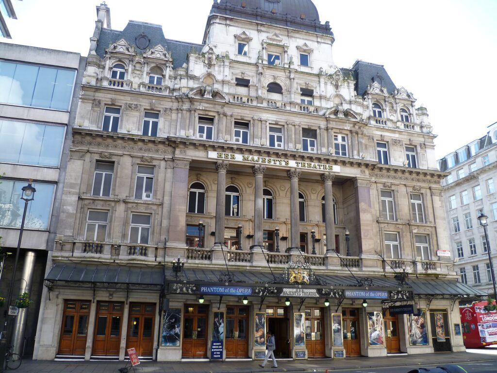 Rema Webb i bashkohet turneut të «The Phantom of the Opera»  merr rolin e Madame Giry nga 10 nëntori