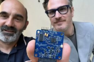 Karta elektronike “Flybot” – kontrolluesi i parë i fluturimit për dronët FPV i prodhuar në Greqi nga kompania “Resilience Tech”.