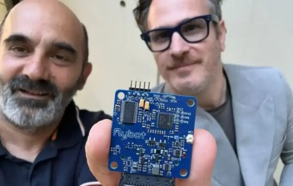 Karta elektronike “Flybot” – kontrolluesi i parë i fluturimit për dronët FPV i prodhuar në Greqi nga kompania “Resilience Tech”.