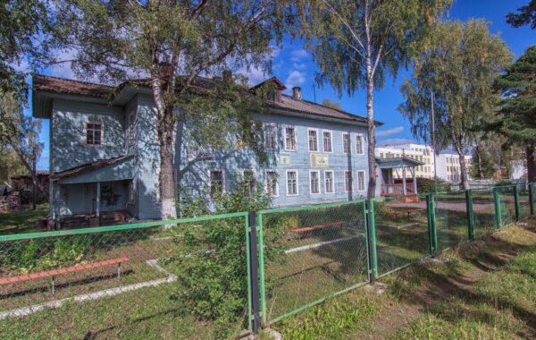 Një zyrë rekrutimi ushtarak (voenkomat) në Rusi