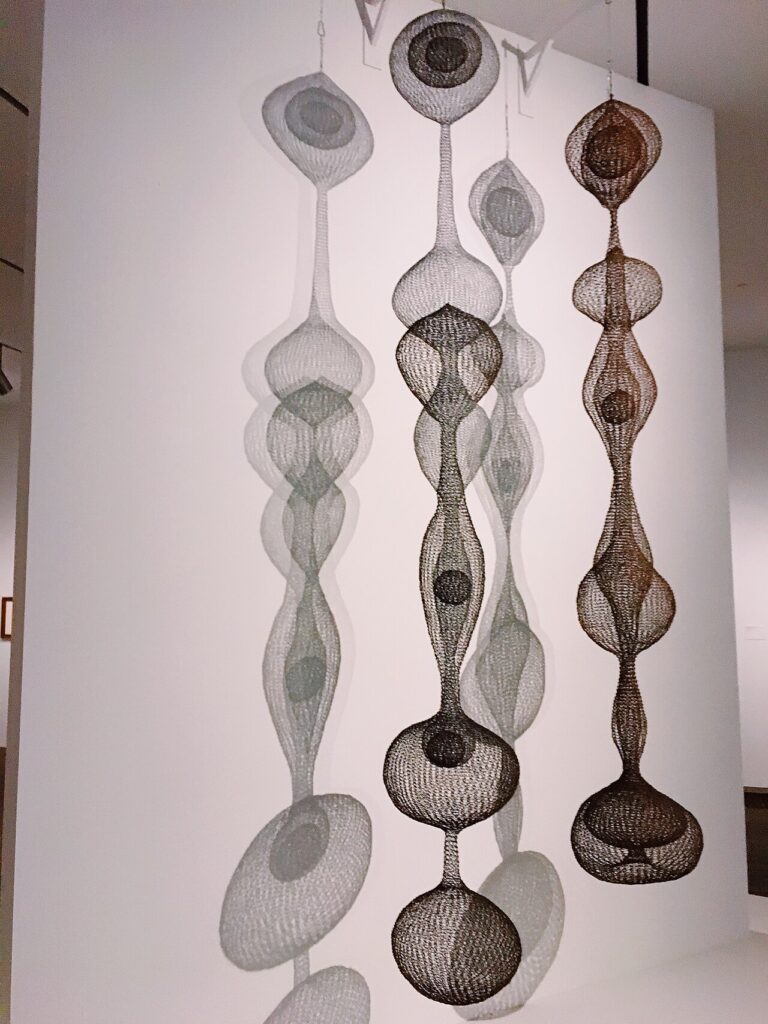 Hapet sot në Riehen retrospektiva e parë europiane e Ruth Asawa s  rreth 200 vepra në Fondation Beyeler