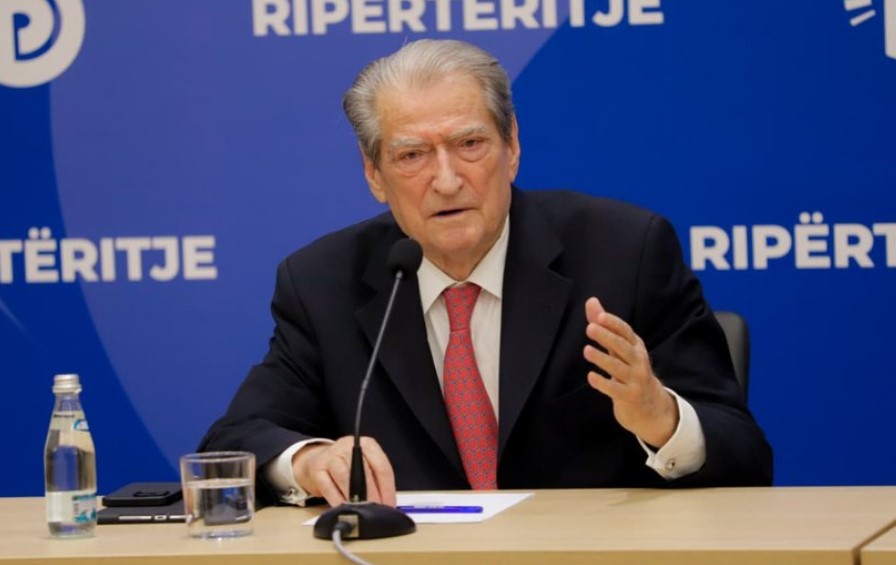 Protesta e dhunshme  Berisha  Rama të japë dorëheqjen e menjëhershme  studentët nuk i lëshojmë 