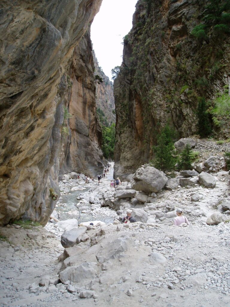 Tetë punonjës të Parkut Kombëtar bllokohen në grykën e Samarisë nga përmbytjet në Kretë
