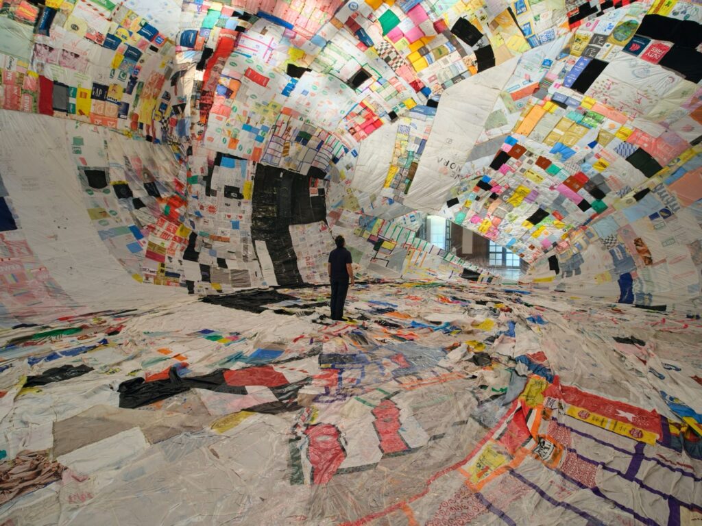 Tomás Saraceno hap «Ancestral Futures» në Haus der Kunst të Mynihut  dy dekada art ekologjik