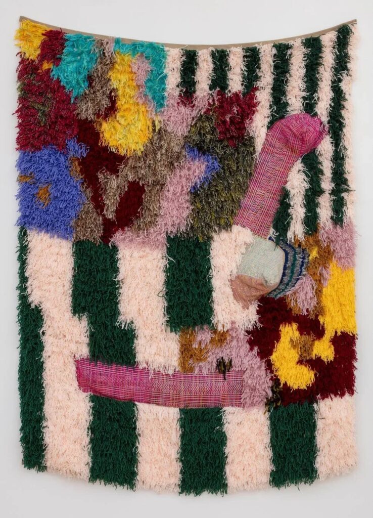 Sarah Zapata shndërron galerinë Sargent s Daughters në një vend arkeologjik tekstilesh  «In escape from the vices of idleness» në Nju Jork
