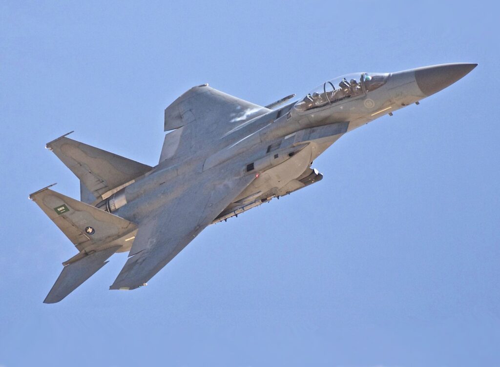 Koalicioni i udhëhequr nga Arabia Saudite godet 82 objektiva ushtarake të Huthi ve në Jemen