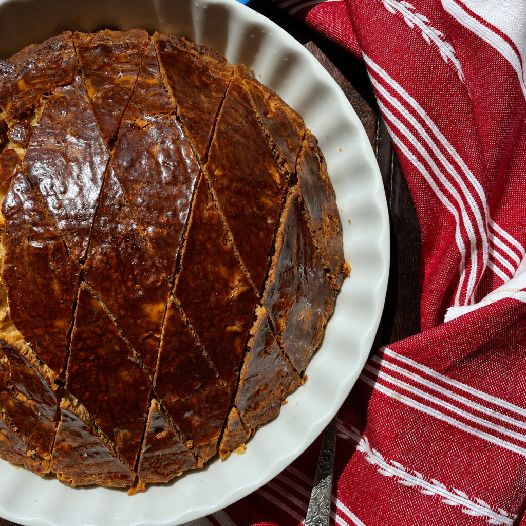 Shëndetlie tradicionale beratase — ëmbëlsira shqiptare me miell  gjalpë  arra dhe sherbet
