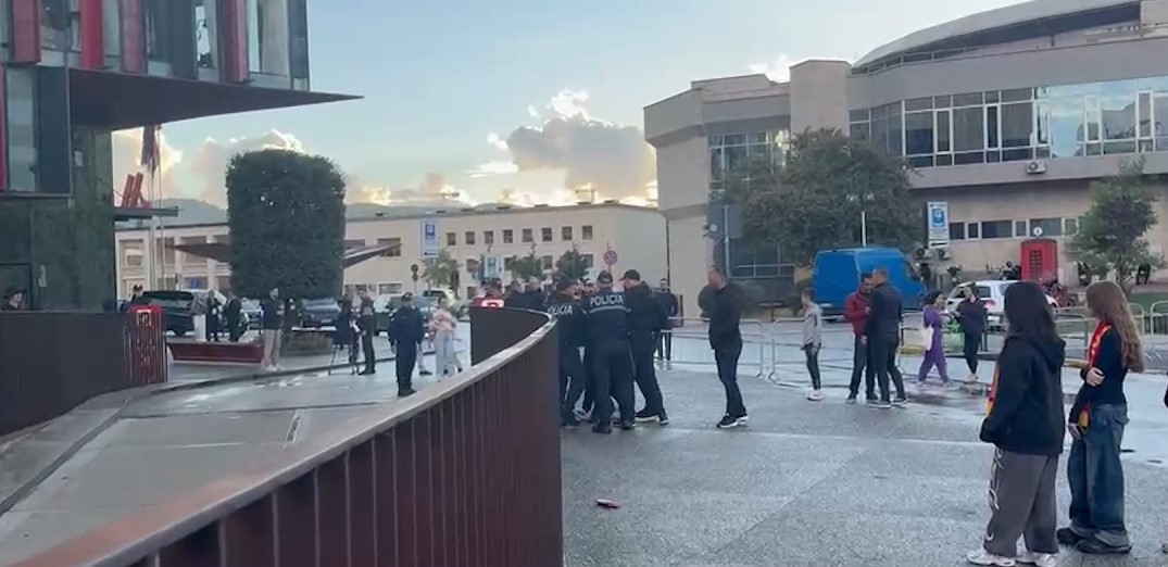 Vijojnë tensionet e derbit Partizani