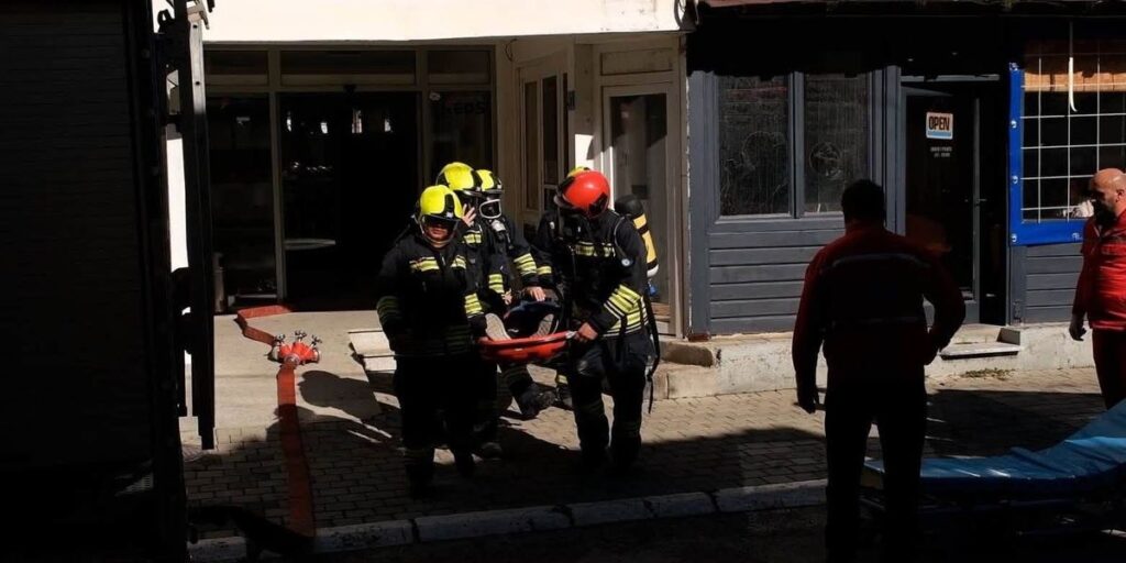 Simulim emergjence në objektin e KEDS it në Gjakovë  zjarr  evakuim dhe shpëtim i një personi të lënduar