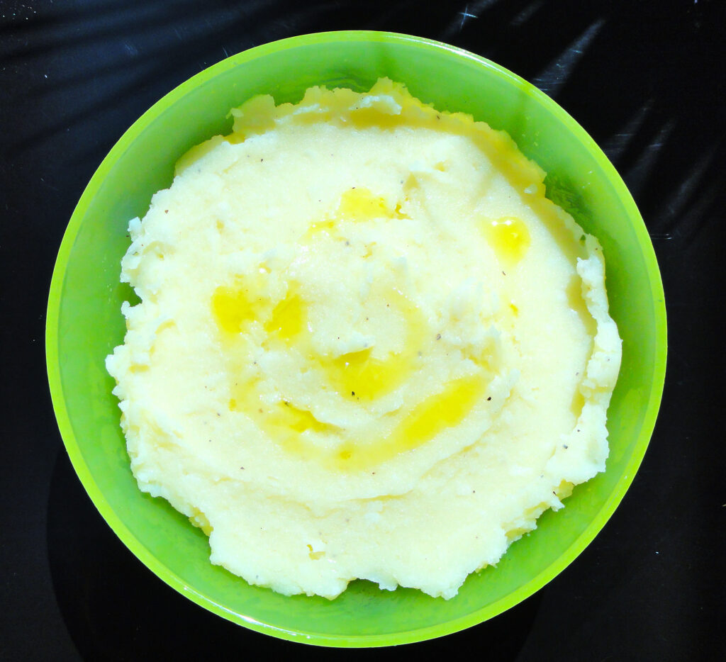Skordalia greke — salca tradicionale me hudhër dhe patate