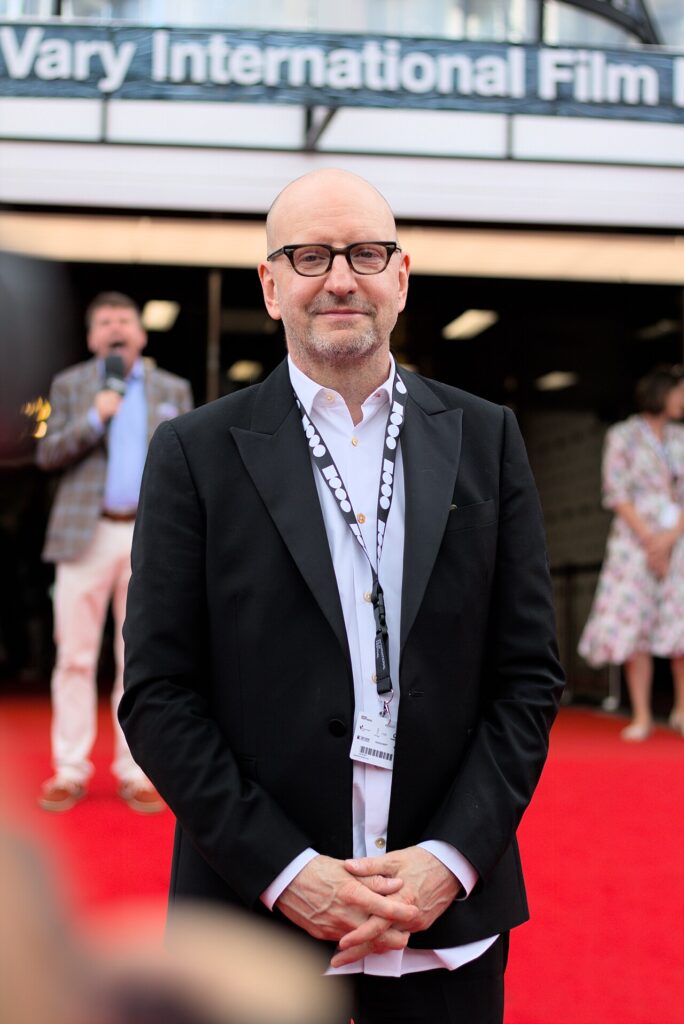 Steven Soderbergh do të përfundojë xhirimet e «The Batman Part II»  Matt Reeves tërhiqet përkohësisht për çështje familjare