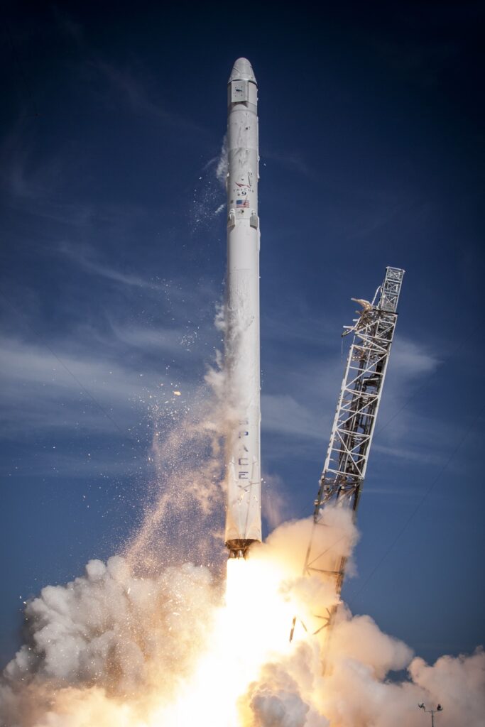 SpaceX lëshon me sukses CRS 35  Dragon niset drejt stacionit hapësinor me furnizime dhe eksperimente shkencore