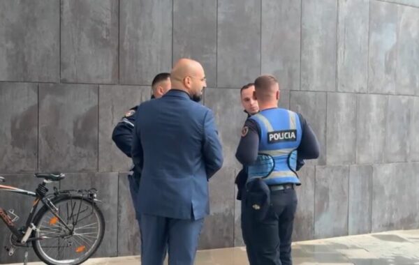 “Jemi Milicia Serbe, kemi vendosur bombë”.