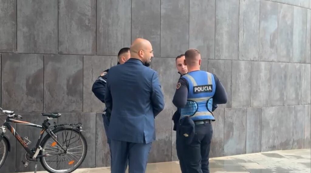 “Jemi Milicia Serbe, kemi vendosur bombë”.
