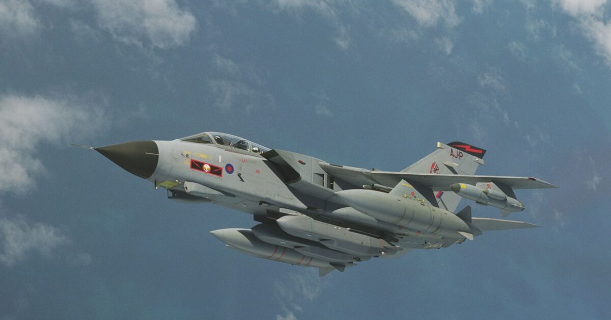 Avion luftarak britanik Tornado GR4 me raketa lundruese Storm Shadow