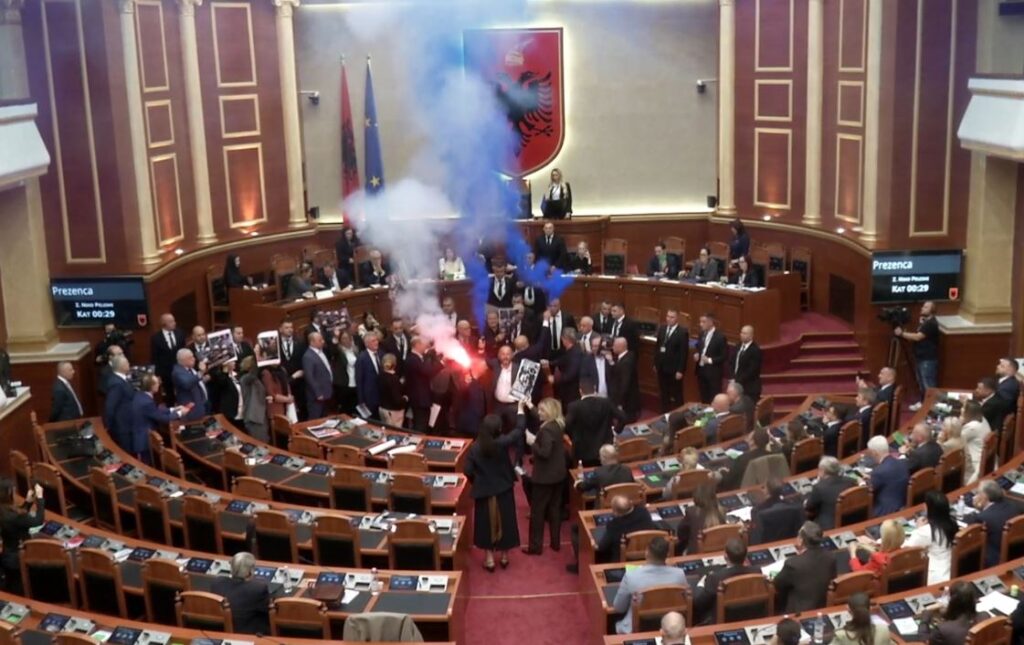 10 ditë përjashtim për Berishën dhe 60 ditë për 6 deputetë të PD  Sekretariati i Etikës shqyrton sot kërkesën e PS