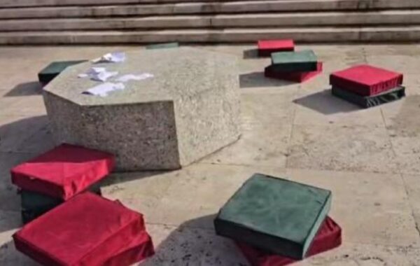 Protestuesit i refuzojnë përsëri dialogun e