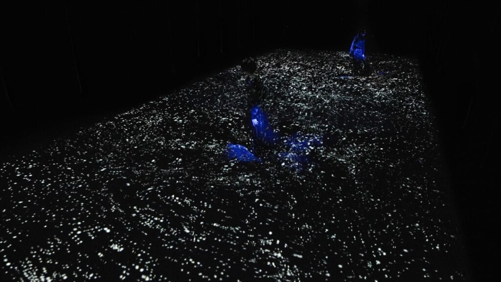 «Body of Waves» në Tokio  teamLab Planets zbulon skulpturën e butë ku vizitorët hyjnë me gjithë trupin