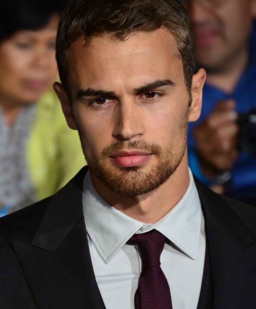 «The Hole» i Kim Jee woon me Theo James dhe Hoyeon merr datën e premierës  25 qershor 2027 në kinema