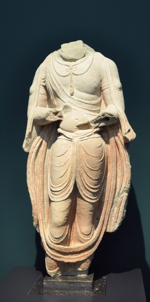 SHBA i kthen Kinës 58 objekte kulturore të kontrabanduara  skulptura Bodhisattva dhe skelet dinozauri 120 milionë vjet të vjetër