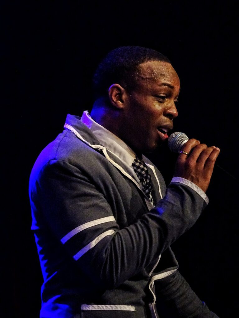 «Midnight» i Todrick Hall hapet zyrtarisht Off Broadway  kritika e ndarë për muzikalin ambicioz në Daryl Roth Theatre