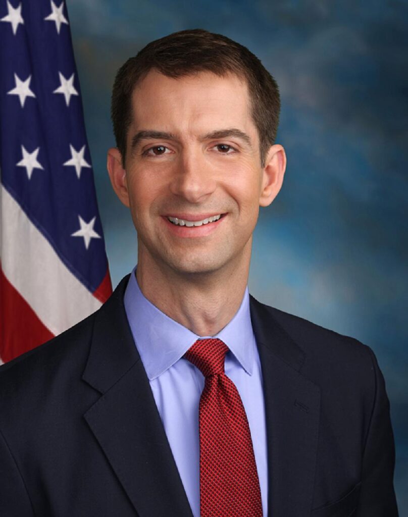Trump publikon numrin e celularit të senatorit republikan Tom Cotton për të bërë presion për orën verore të përhershme