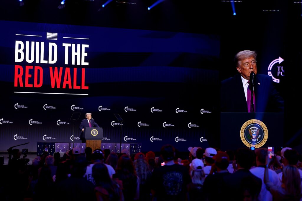Trump në tubim në Ohio  «Pretendoni sikur jam unë në fletëvotim» dhe mbështet qendrat e të dhënave
