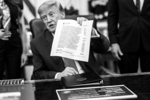 Presidenti Donald Trump në Zyrën Ovale të Shtëpisë së Bardhë