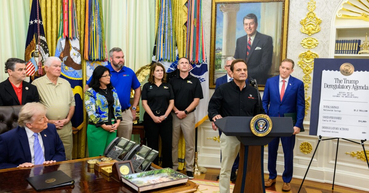 Presidenti Donald Trump gjatë një ngjarjeje në Zyrën Ovale të Shtëpisë së Bardhë