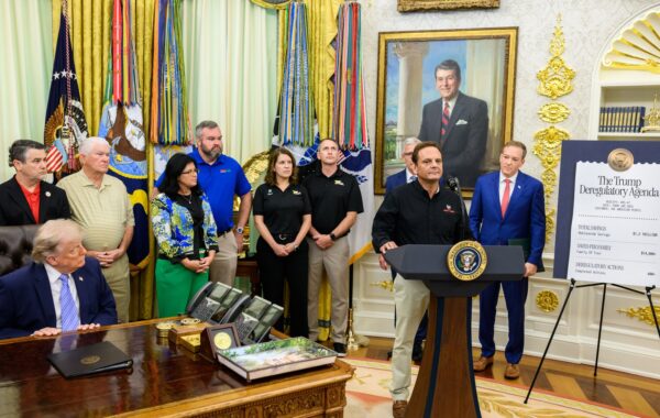 Presidenti Donald Trump gjatë një ngjarjeje në Zyrën Ovale të Shtëpisë së Bardhë